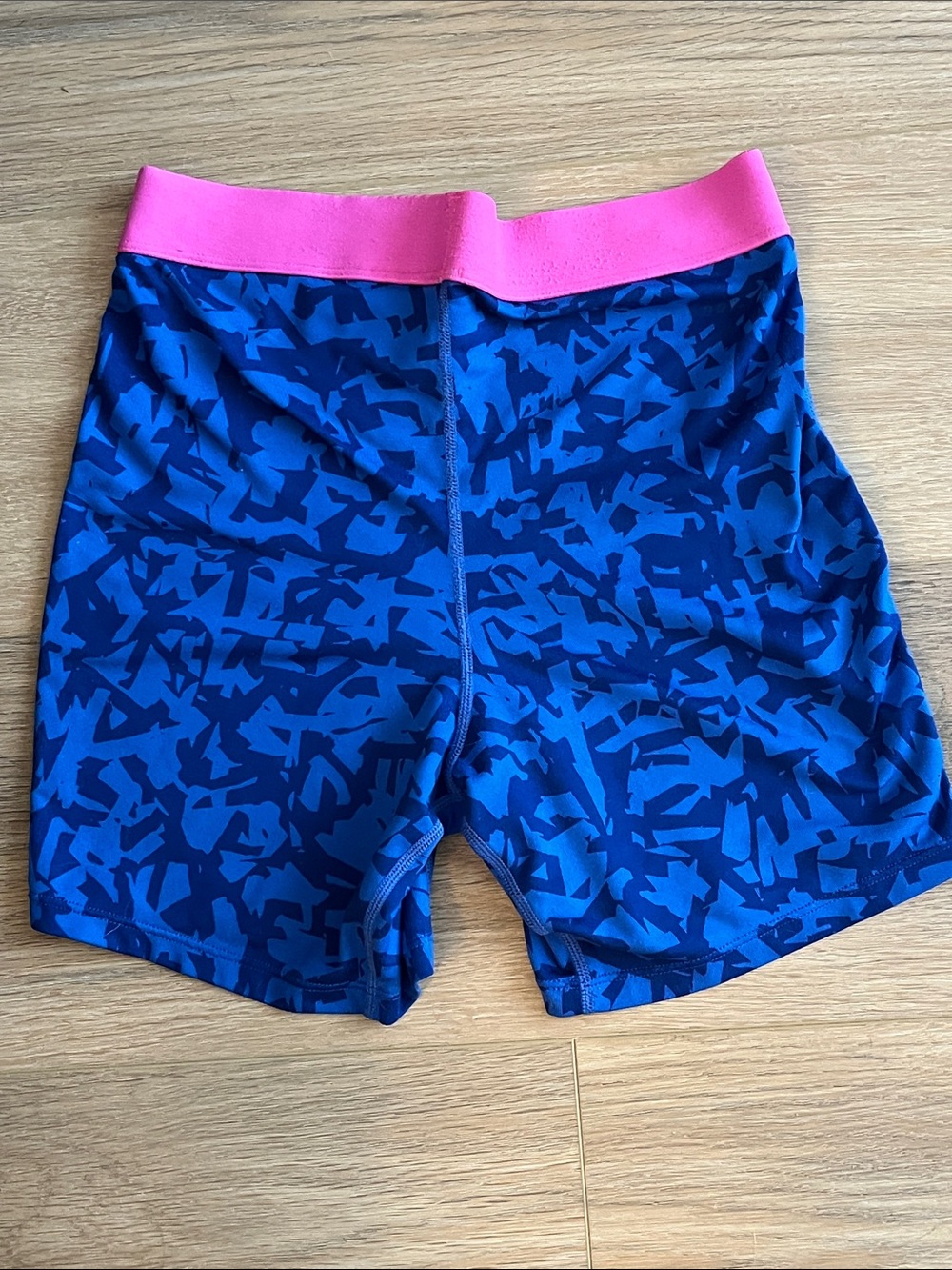 Nike Blue Camo Compression Shorts with Pink Waistband Girls XL - Picture 3 of 5